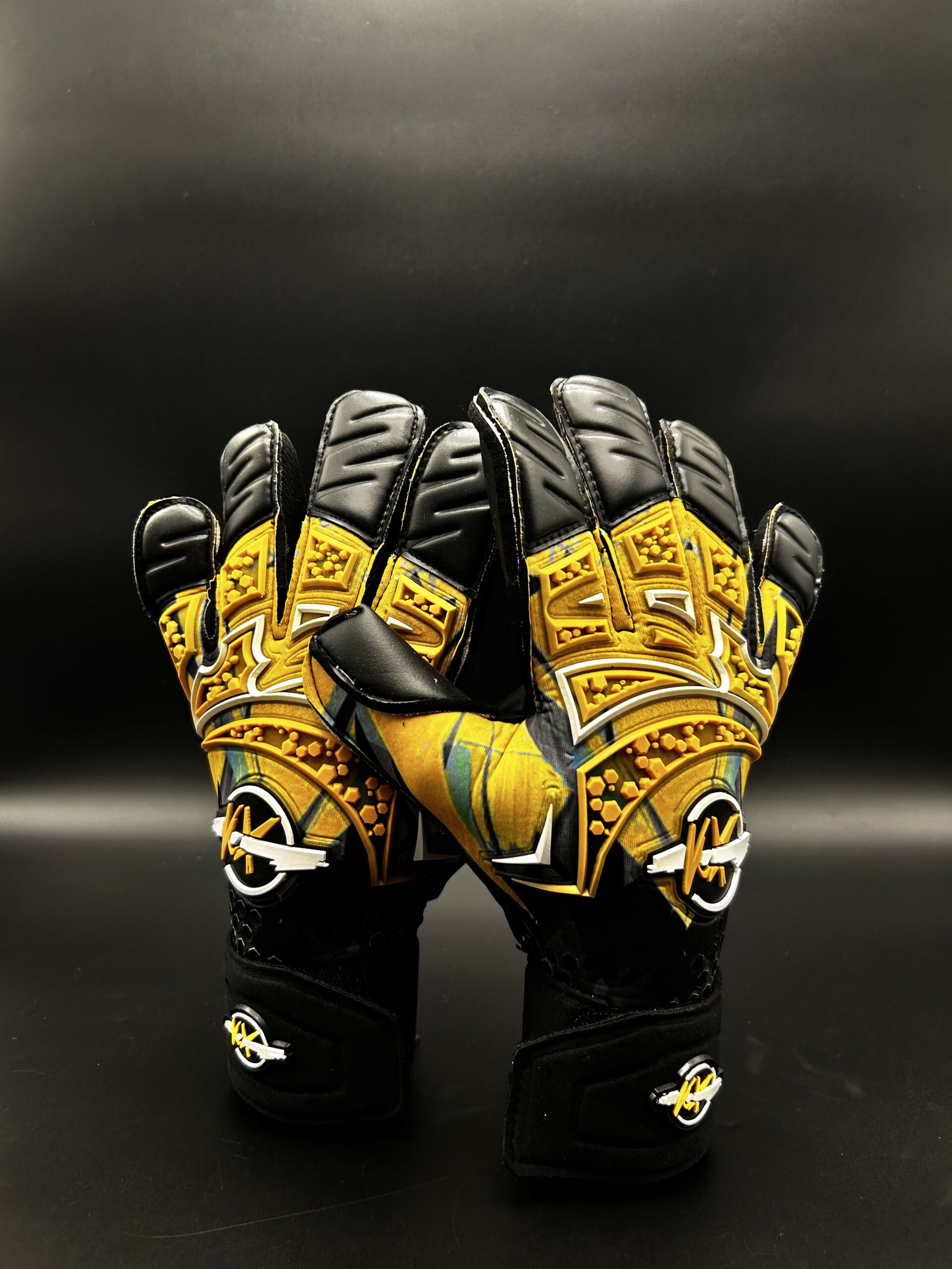 Warrior best sale goalkeeper gloves